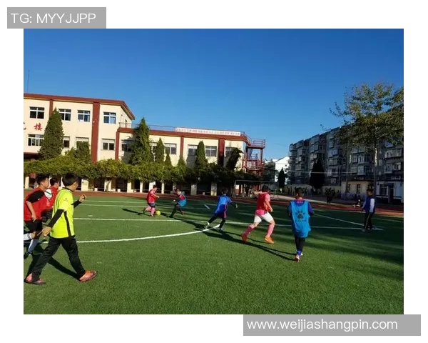 激情四溢的足球社团招募海报让我们一起在绿茵场上挥洒汗水与梦想 激情四溢的足球社团招募海报让我们一起在绿茵场上挥洒汗水与梦想